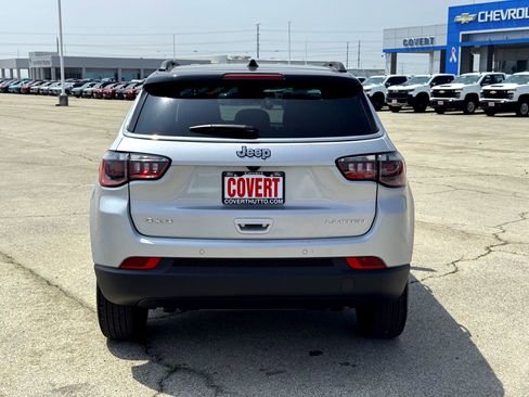 Used 2025 Jeep Compass Limited AWD/4WD image 7