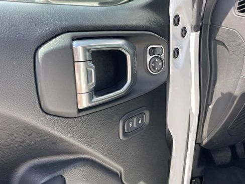 Used 2025 Jeep Gladiator Rubicon w/ Convenience Group AWD/4WD image 15