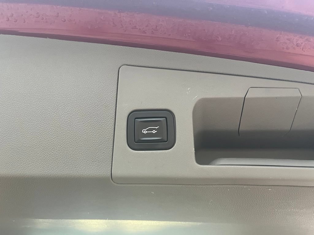 Used 2018 Cadillac XT5 Luxury w/ Driver Awareness Package FWD image 12