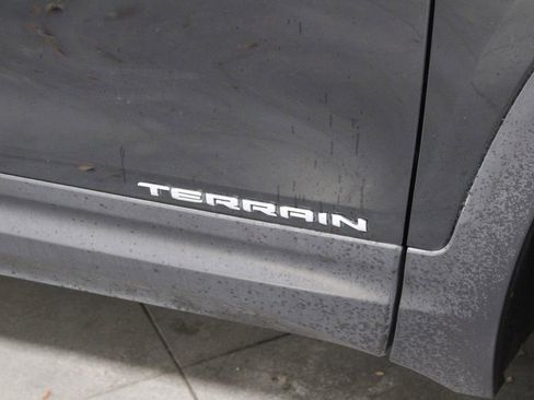 Used 2024 GMC Terrain SLT image 11