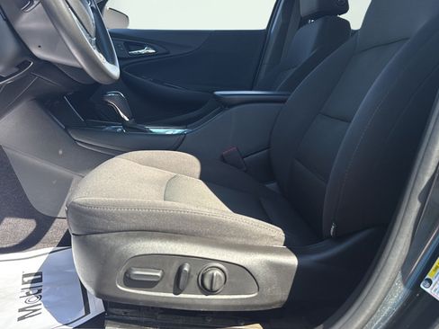 Used 2017 Chevrolet Malibu LT FWD image 25