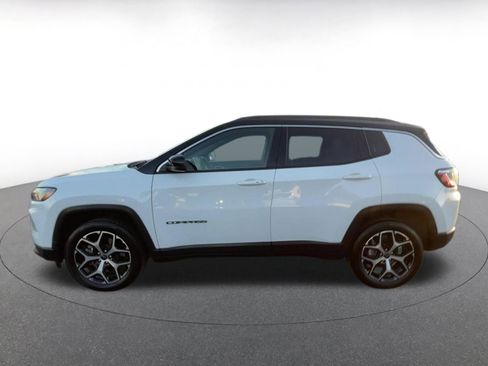 Used 2025 Jeep Compass Limited image 9