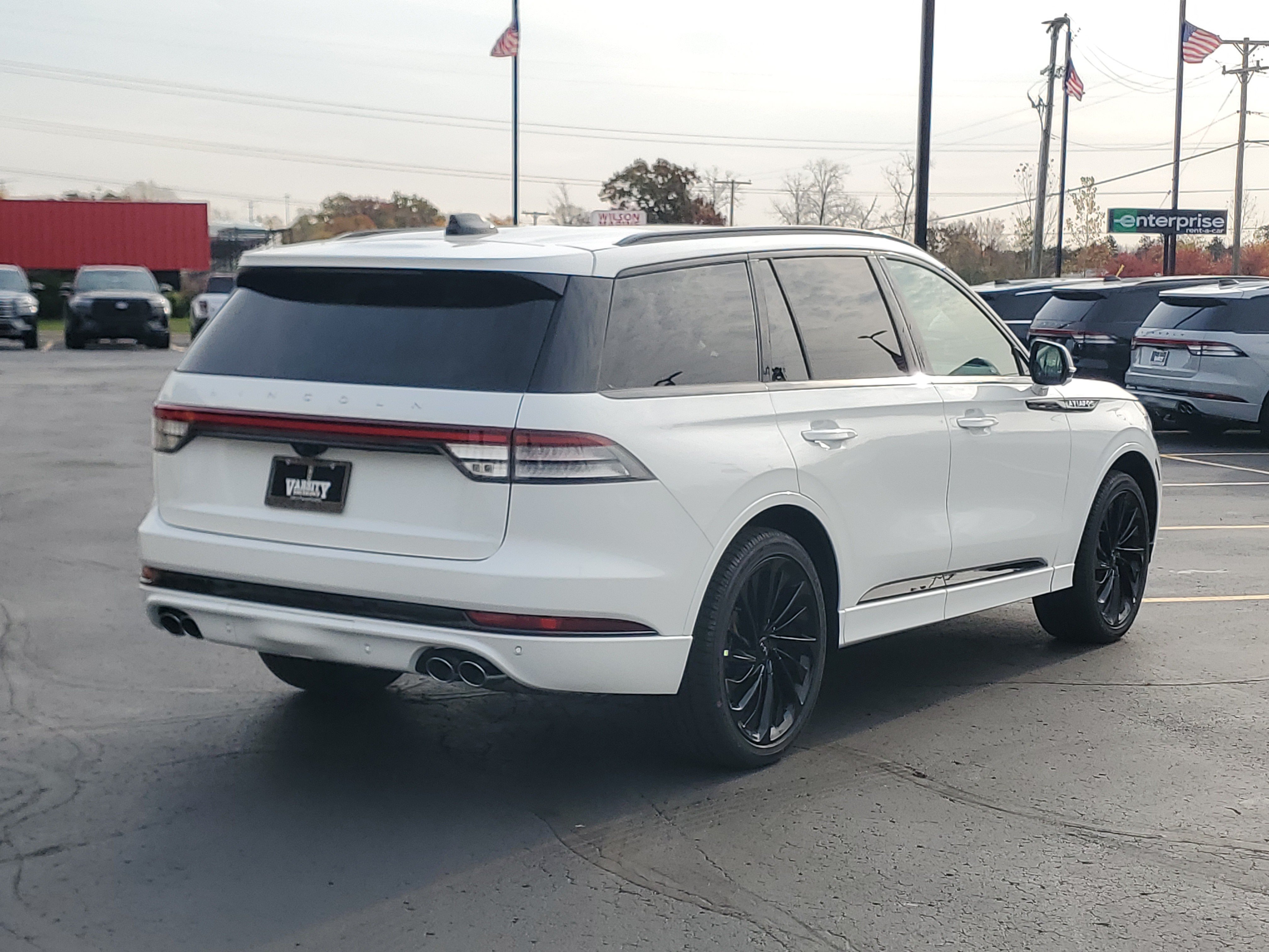 New 2027 Lincoln Aviator Reserve w/ Jet Appearance Package AWD/4WD image 4