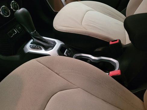 Used 2015 Jeep Renegade Latitude image 26