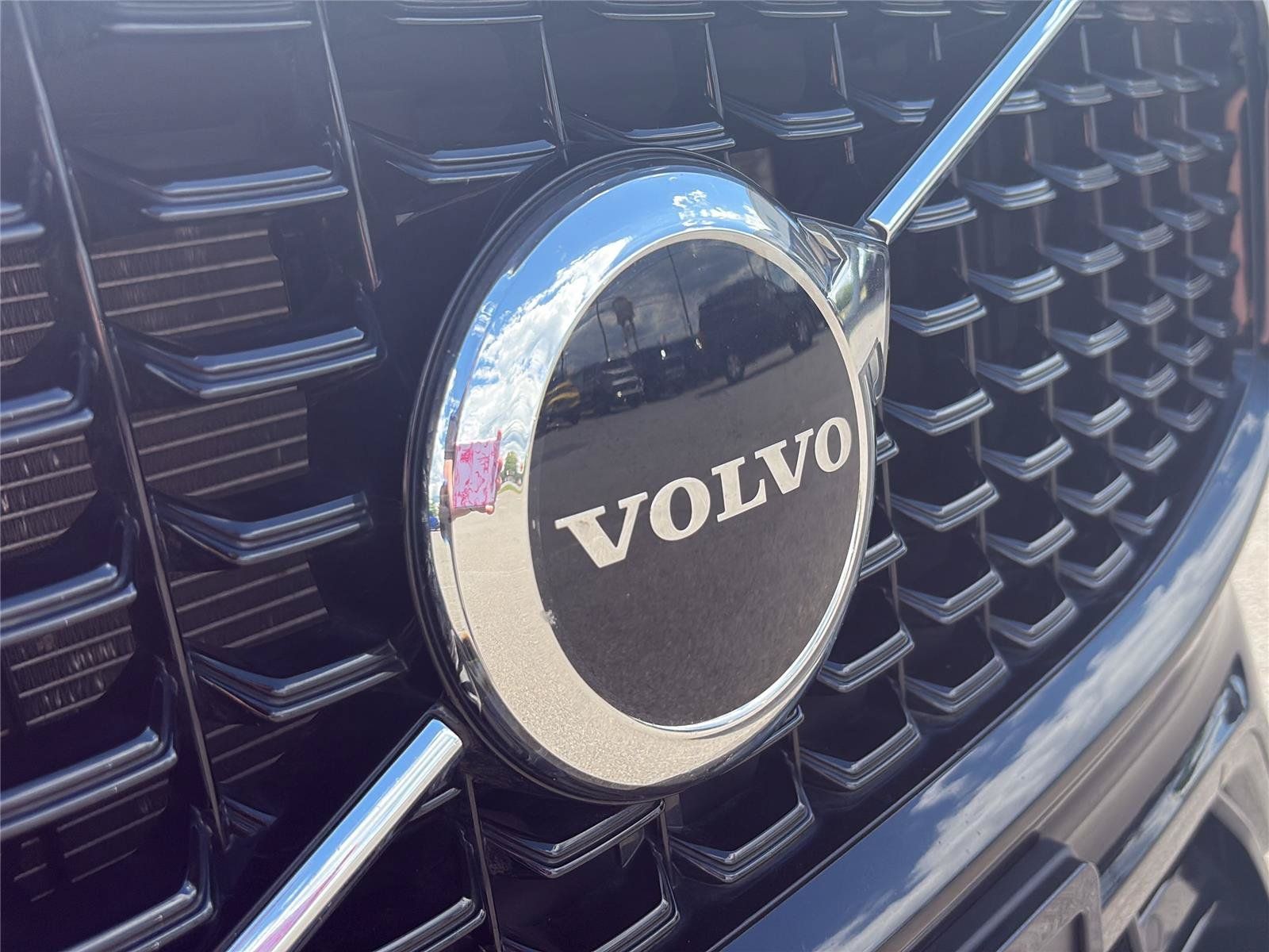 Used 2022 Volvo XC60 T8 R-Design w/ Climate Package AWD/4WD image 20
