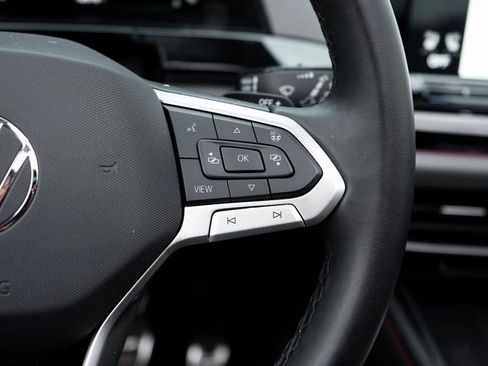 Used 2025 Volkswagen Atlas Peak Edition SE image 24