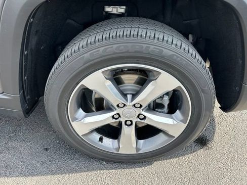 Used 2021 Jeep Grand Cherokee L Limited AWD/4WD image 12