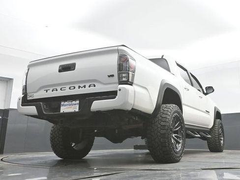 Used 2019 Toyota Tacoma TRD Off-Road w/ Technology Package AWD/4WD image 43
