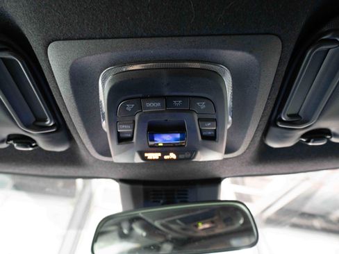 Used 2025 Toyota Corolla SE w/ SE Premium Package image 18