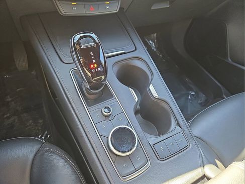 Used 2024 Cadillac XT4 Premium Luxury image 31