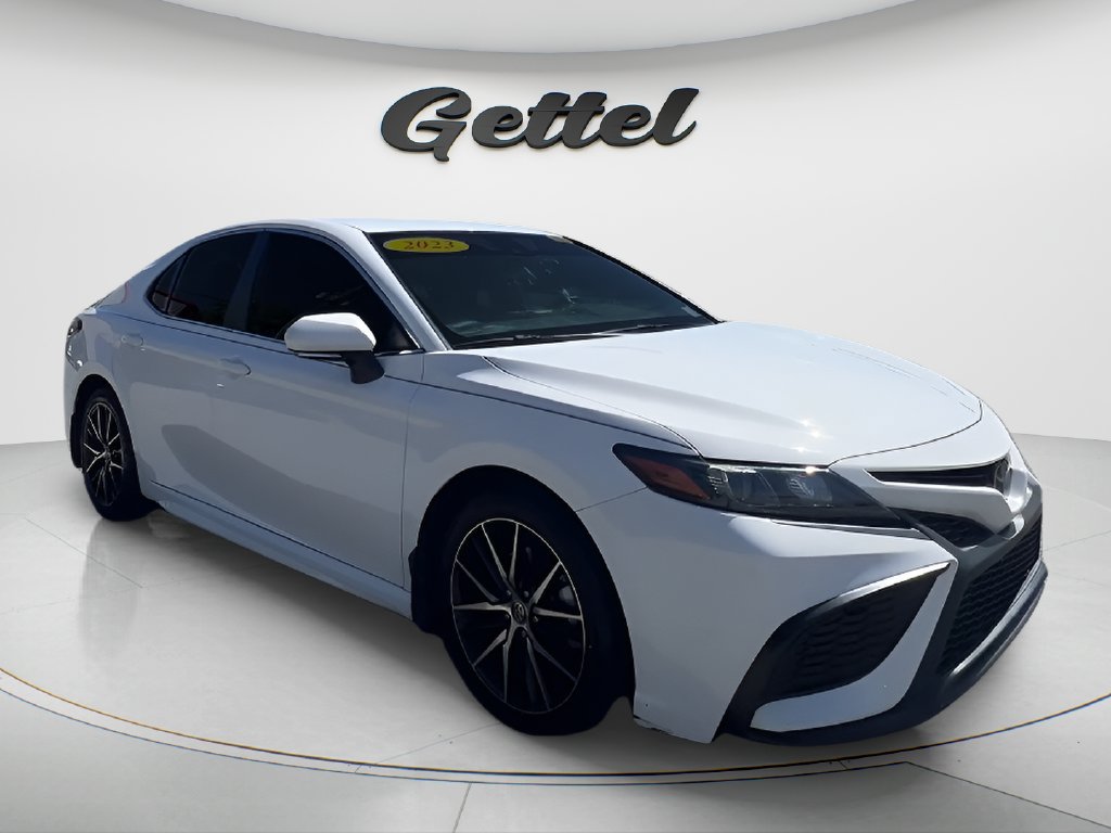 Used 2023 Toyota Camry SE FWD image 3