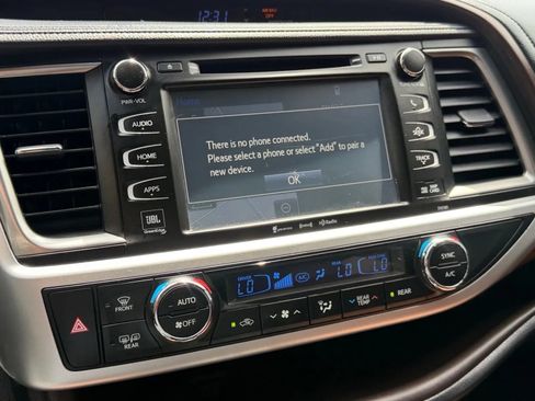 Used 2017 Toyota Highlander Limited FWD image 25