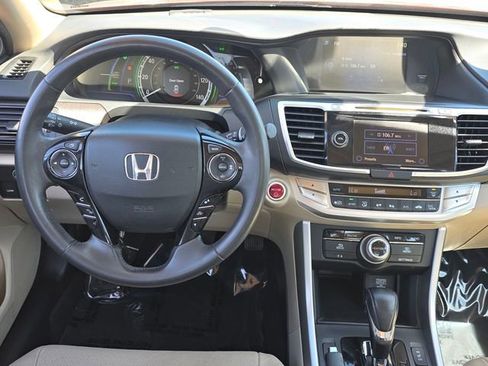 Used 2014 Honda Accord Touring image 12