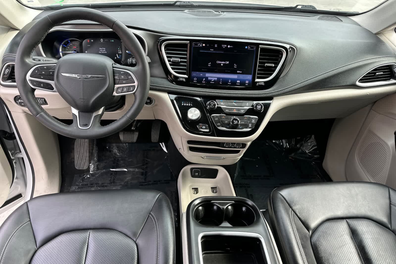 Used 2024 Chrysler Pacifica Limited FWD image 3