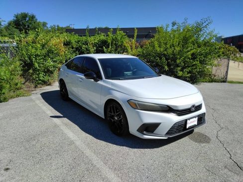 Used 2022 Honda Civic Sport image 4