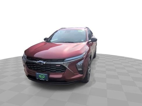 Certified 2025 Chevrolet Trax RS w/ Sunroof Package image 3