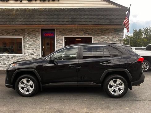 Used 2020 Toyota RAV4 XLE w/ All Weather Liner Package AWD/4WD image 4