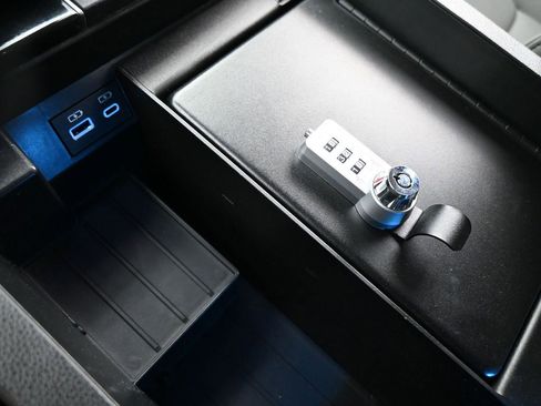 Used 2023 Toyota Tundra Limited image 16