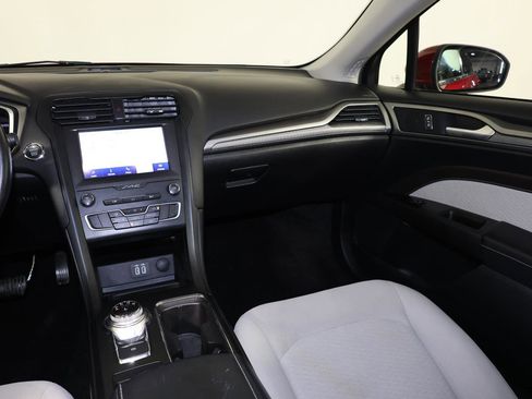 Used 2020 Ford Fusion SE w/ Equipment Group 151A FWD image 11