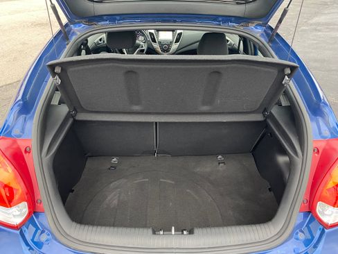 Used 2017 Hyundai Veloster Value Edition image 16