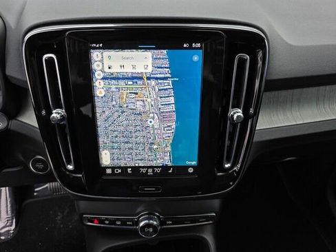 Used 2024 Volvo XC40 B5 Plus image 26