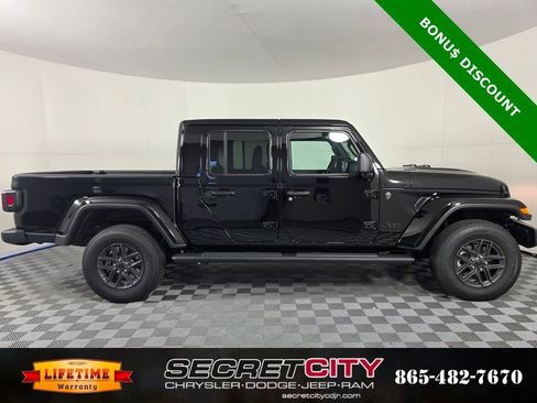 New 2025 Jeep Gladiator Sport image 8