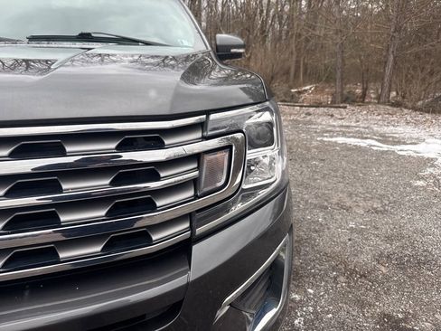 Used 2021 Ford Expedition Limited image 3