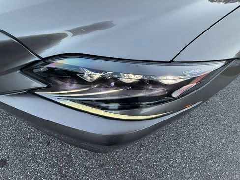 Used 2018 Lexus LS 500 w/ Interior Upgrade Package image 32