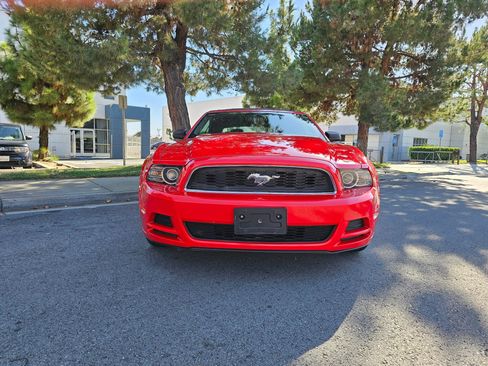 Used 2013 Ford Mustang Convertible RWD image 2