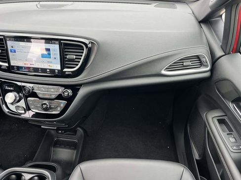 New 2026 Chrysler Pacifica Select image 15