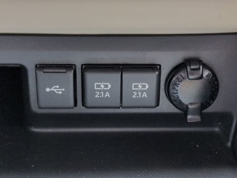 Used 2020 Toyota Highlander Limited FWD image 23
