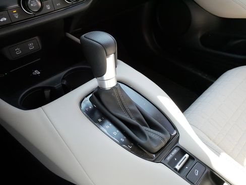 Certified 2026 Honda HR-V LX image 24