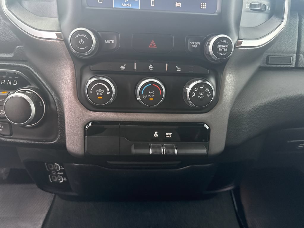 Used 2024 RAM 1500 Big Horn AWD/4WD image 23