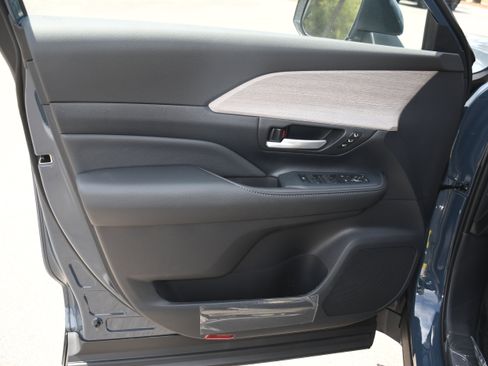 New 2026 Toyota Grand Highlander FWD image 5