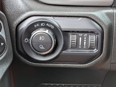 Used 2022 Jeep Gladiator Overland w/ Cold Weather Group AWD/4WD image 23