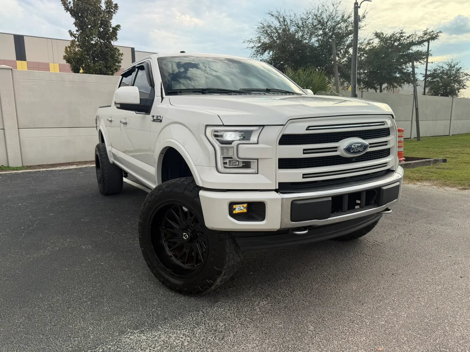 Used 2017 Ford F150 Platinum w/ Technology Package AWD/4WD image 3