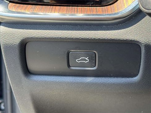 Certified 2024 Volvo V60 B5 Cross Country Plus image 17