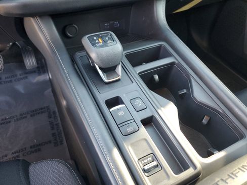 Used 2023 Nissan Pathfinder S image 24