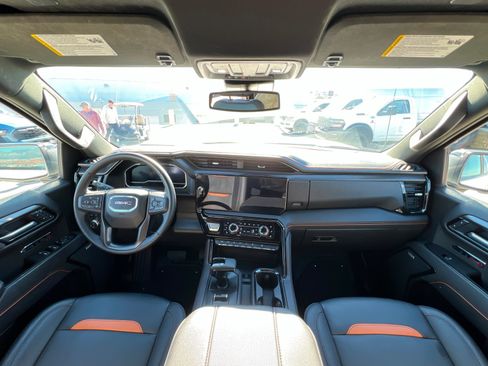 Certified 2025 GMC Sierra 1500 AT4 image 10