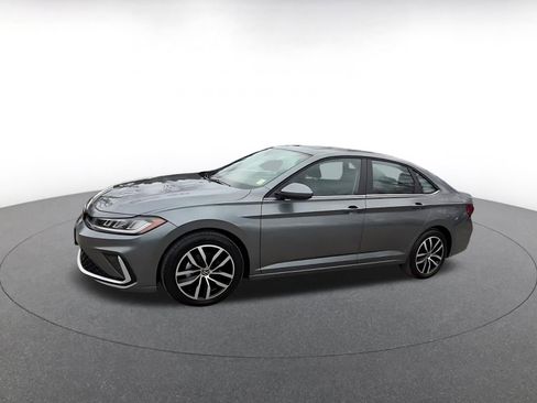 Used 2025 Volkswagen Jetta SE image 9