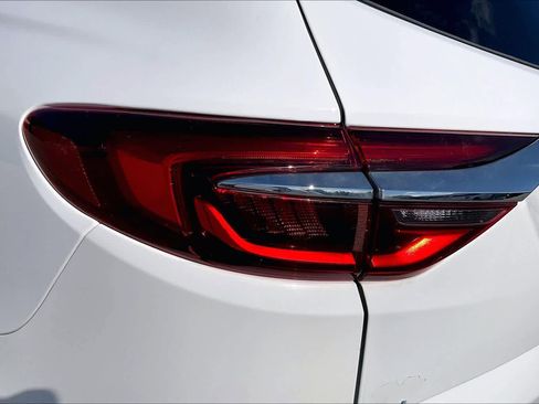 Used 2019 Buick Enclave Essence image 28