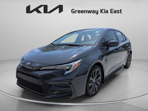 Used 2025 Toyota Corolla SE FWD image 9