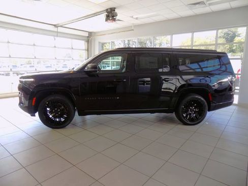 New 2026 Jeep Grand Wagoneer L Limited AWD/4WD image 4
