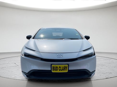 Used 2024 Toyota Prius LE AWD/4WD image 8