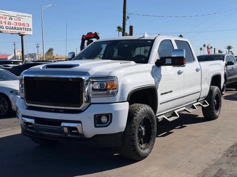 Used 2019 GMC Sierra 2500 Denali w/ Duramax Plus Package AWD/4WD image 2