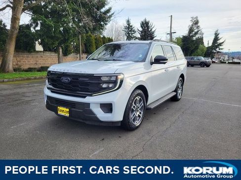 Certified 2025 Ford Expedition Active AWD/4WD image 1