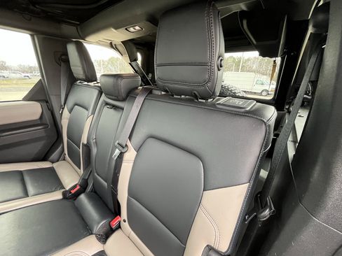 Used 2024 Ford Bronco Wildtrak image 30