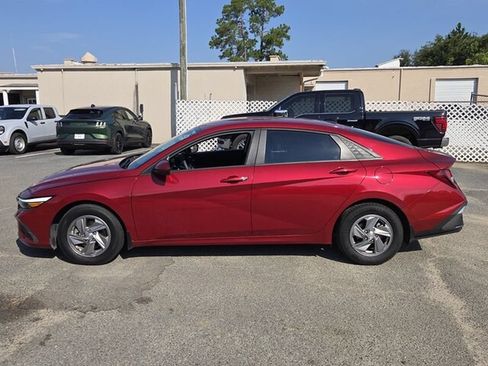 Used 2025 Hyundai Elantra SE FWD image 5