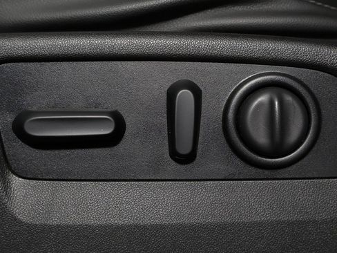 Used 2020 Chevrolet Silverado 1500 LTZ w/ LTZ Convenience Package image 27