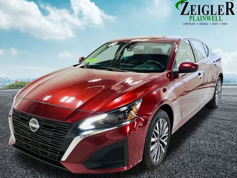 Used 2023 Nissan Altima 2.5 SV AWD/4WD image 13